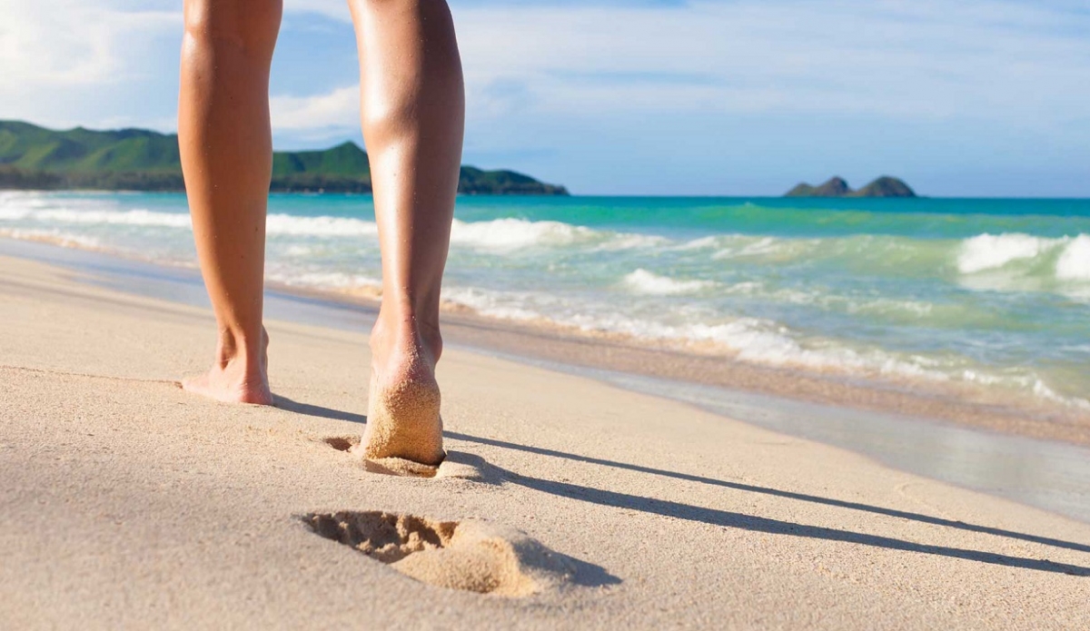 Caminar Descalzo Por La Playa Beneficios Y Recomendaciones
